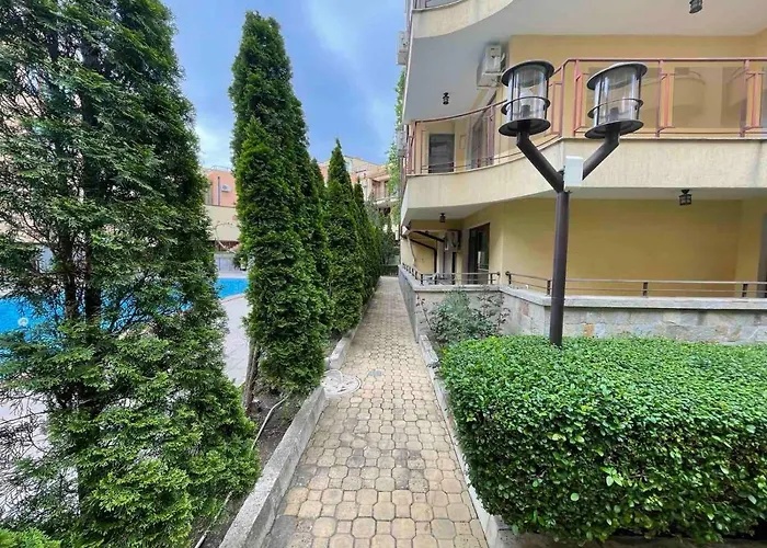 Modern With Pool & Balcony By Flat Mаnаger Apartman