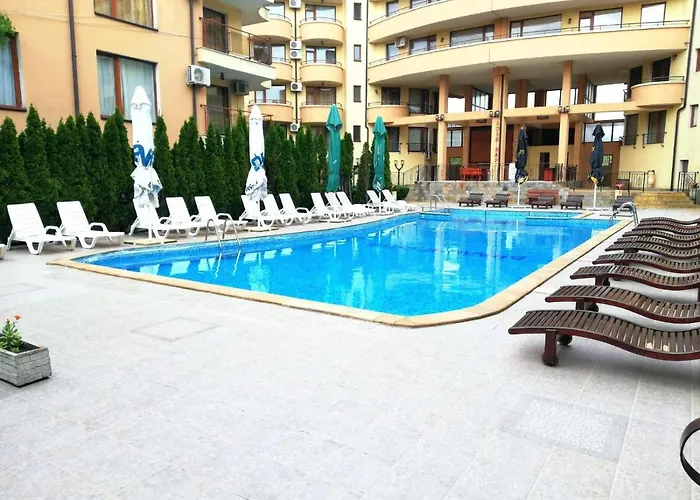 Apartman Modern With Pool & Balcony By Flat Mаnаger *