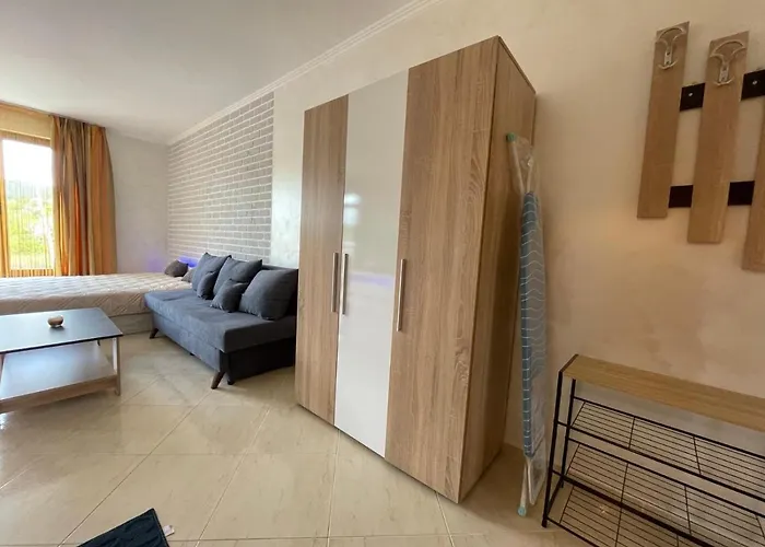 Apartman Modern With Pool & Balcony By Flat Mаnаger