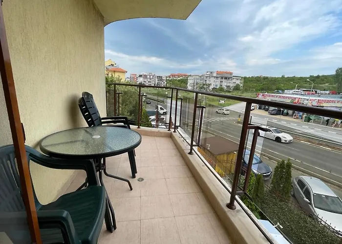 Apartman Modern With Pool & Balcony By Flat Mаnаger