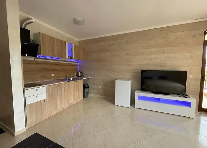 Modern With Pool & Balcony By Flat Mаnаger * Szveti Vlasz